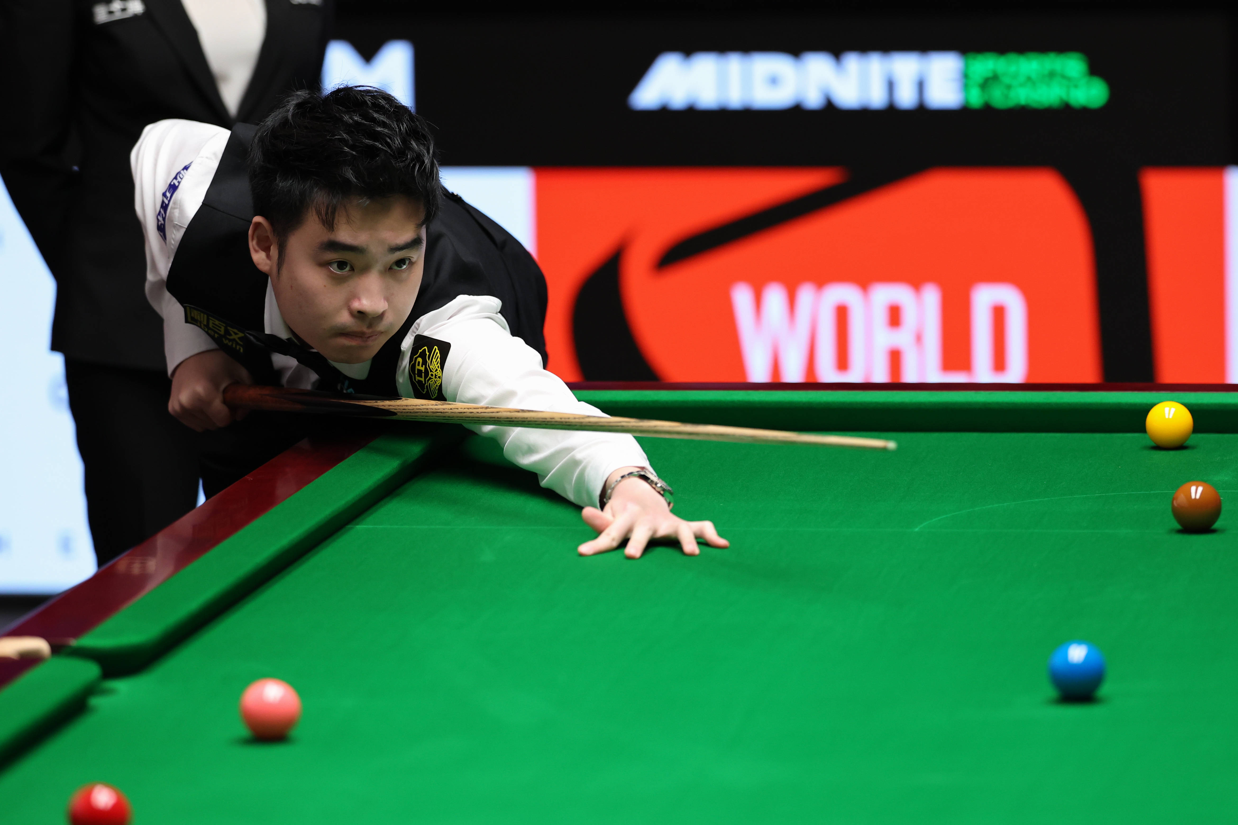 他在前半程 他在前半程