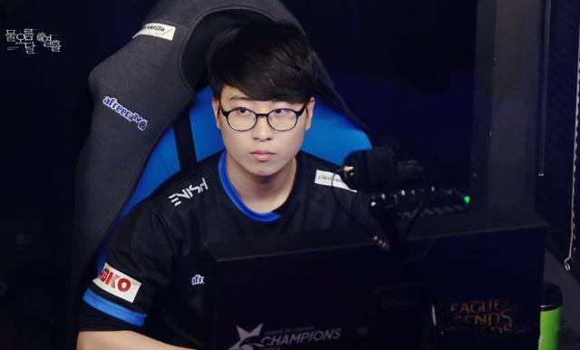 的背后都蕴 的背后都蕴