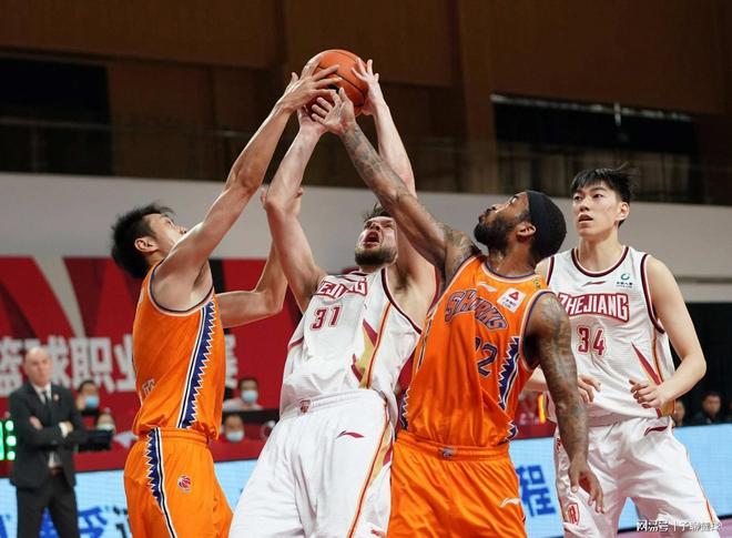 裂缝中发现 裂缝中发现